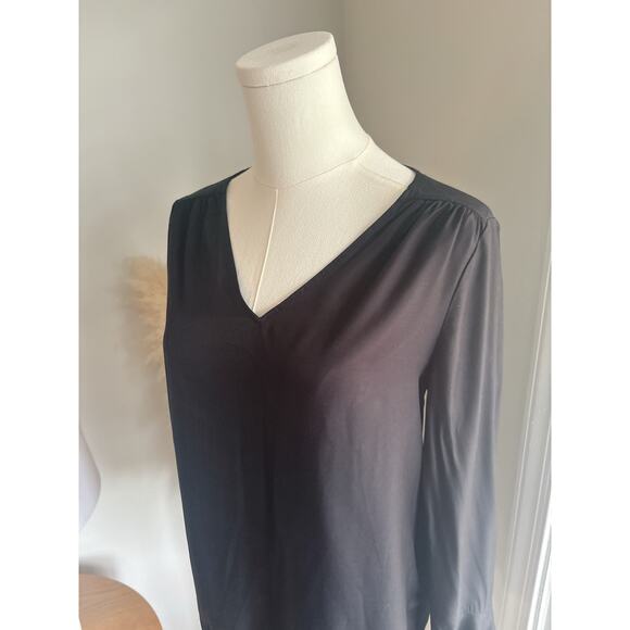 Boden Black Silk Blend Bell Sleeve V Neck Blouse Womens Size 2 Minimalist Top - Picture 2 of 7